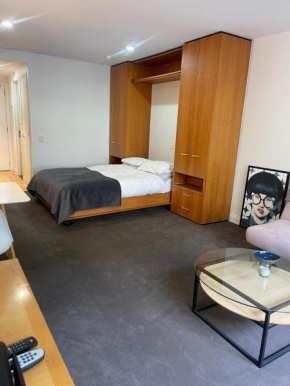 Cosy City Centre studio w/ balcony